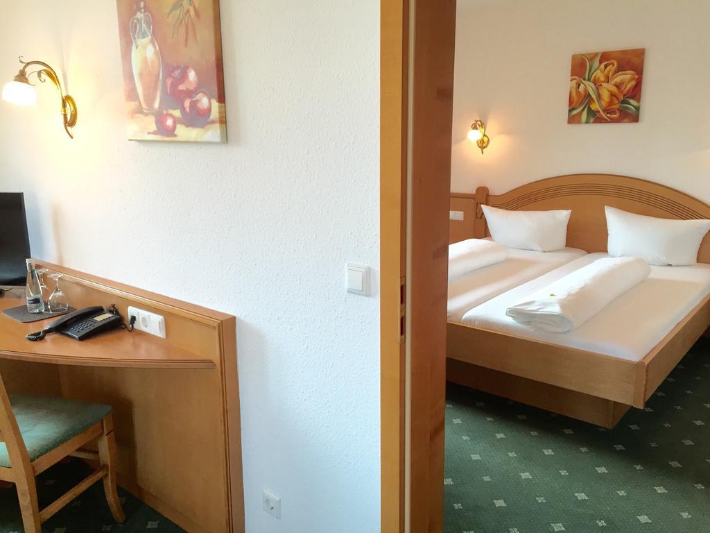 Hotel Ochsen Friesenheim  Zimmer foto